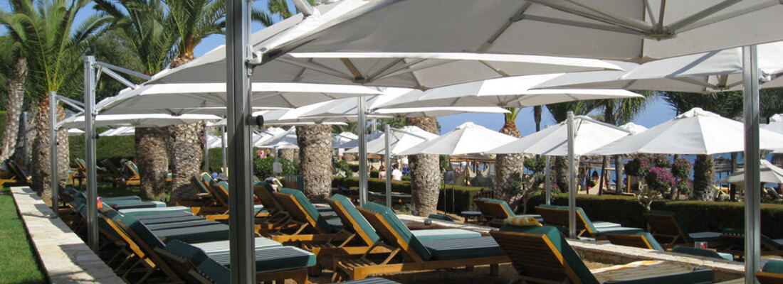 Discover luxurious Prostor garden parasols – new in the Knall store!