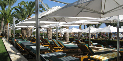 Discover luxurious Prostor garden parasols – new in the Knall store!