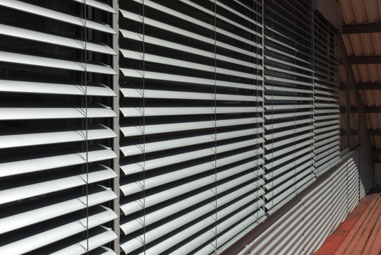 characteristics External Venetian blinds Z90 in a facade cassette