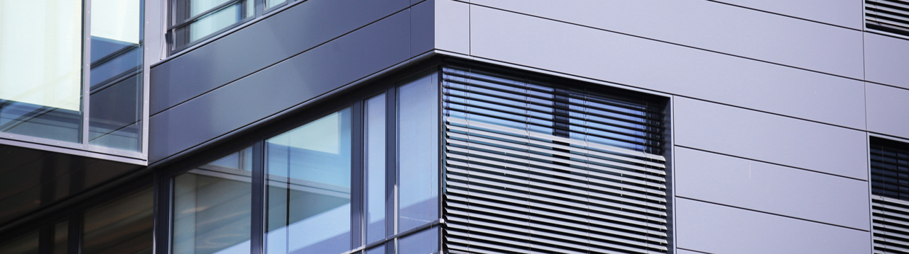 Flush-mounted external blinds